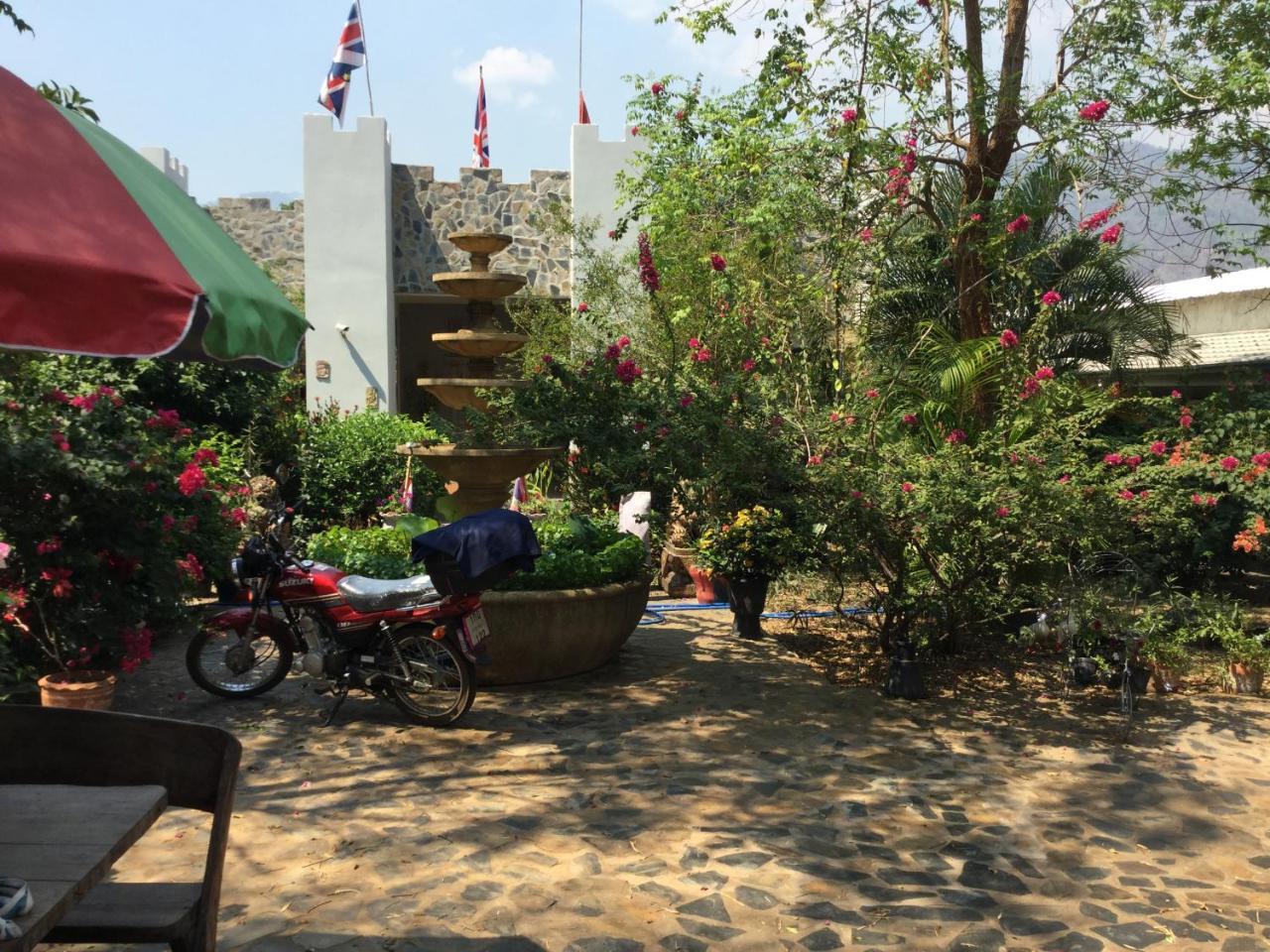 Thai Castle Resort Ban Thap Sila 외부 사진
